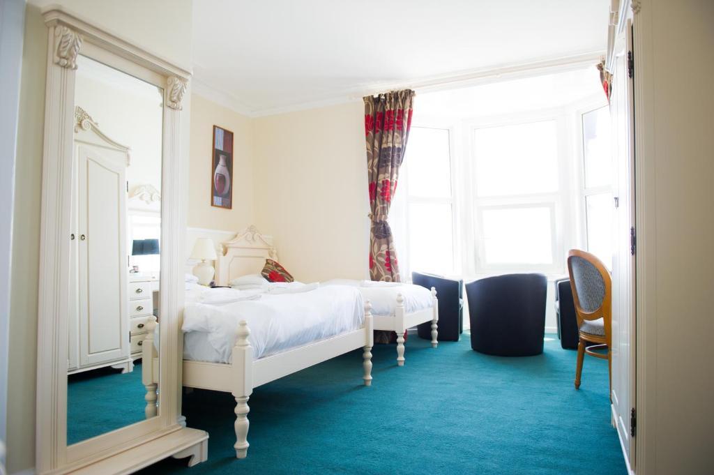 Queensbridge Hotel Абъристуит Екстериор снимка