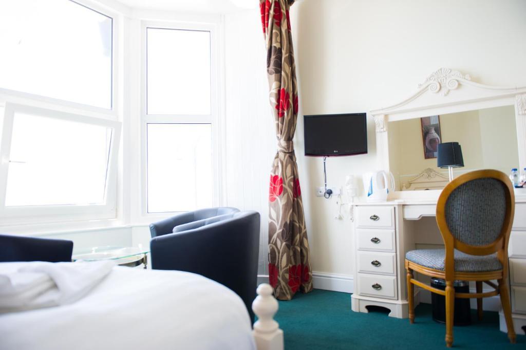 Queensbridge Hotel Абъристуит Екстериор снимка