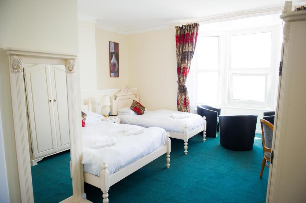 Queensbridge Hotel Абъристуит Екстериор снимка