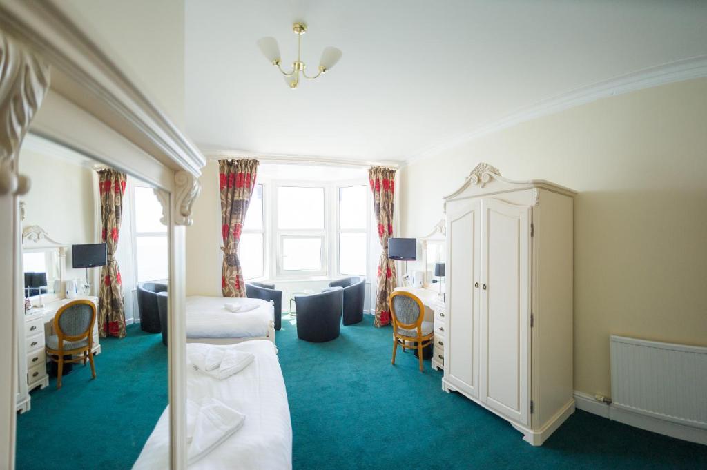 Queensbridge Hotel Абъристуит Екстериор снимка
