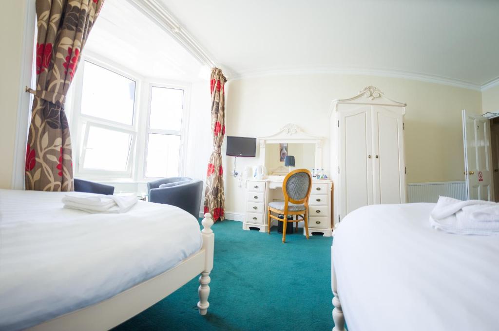 Queensbridge Hotel Абъристуит Екстериор снимка